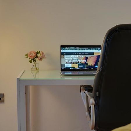 Stylish 2 Bed Apt 18 - City Centre, Free Parking, Espresso Machine & Netflix - Hosted By Stay Host Save Sheffield Exteriör bild