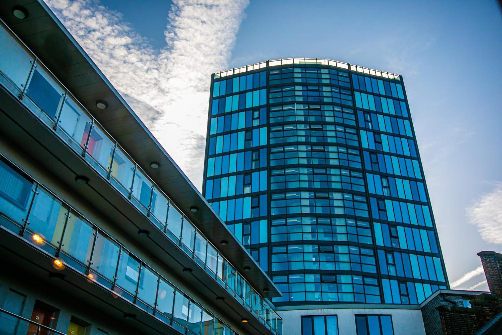 Stylish 2 Bed Apt 18 - City Centre, Free Parking, Espresso Machine & Netflix - Hosted By Stay Host Save Sheffield Exteriör bild