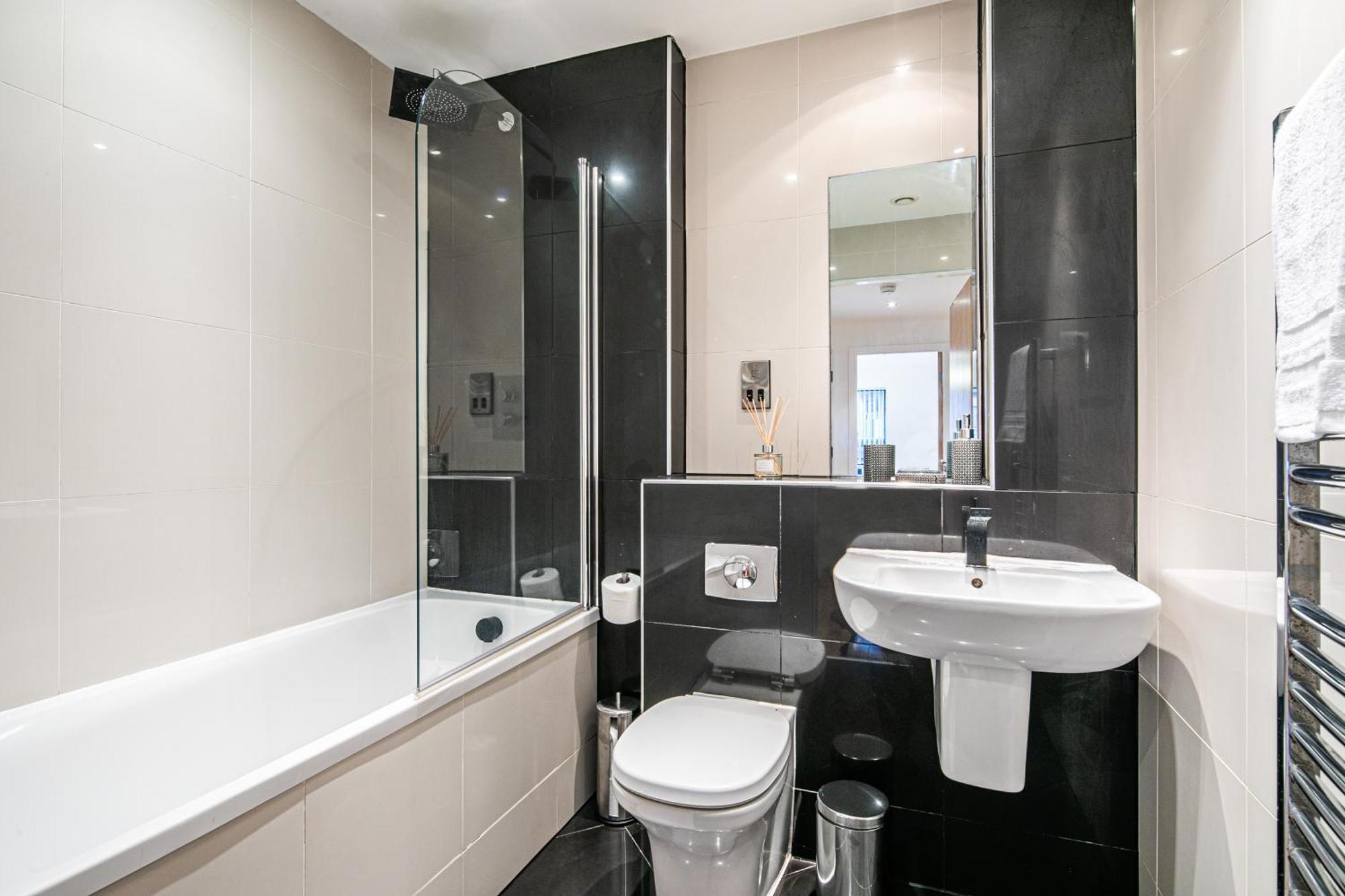 Stylish 2 Bed Apt 18 - City Centre, Free Parking, Espresso Machine & Netflix - Hosted By Stay Host Save Sheffield Exteriör bild